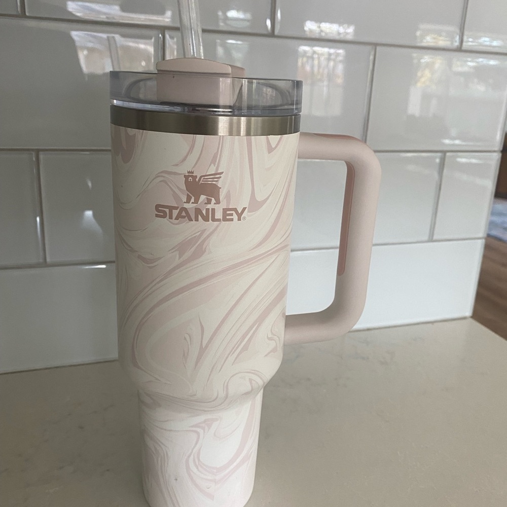 Stanley cup - 40 oz. Excellent condition.